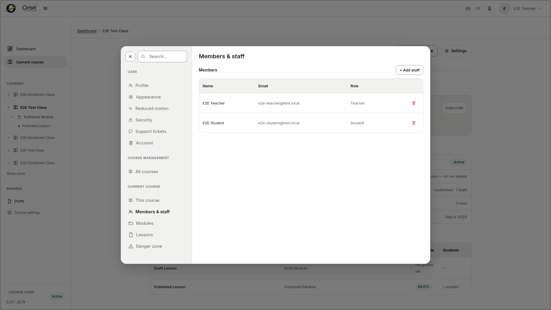 teacher-manage-members — tabla de members con filas pendientes, aprobadas y acciones de Admin visibles.